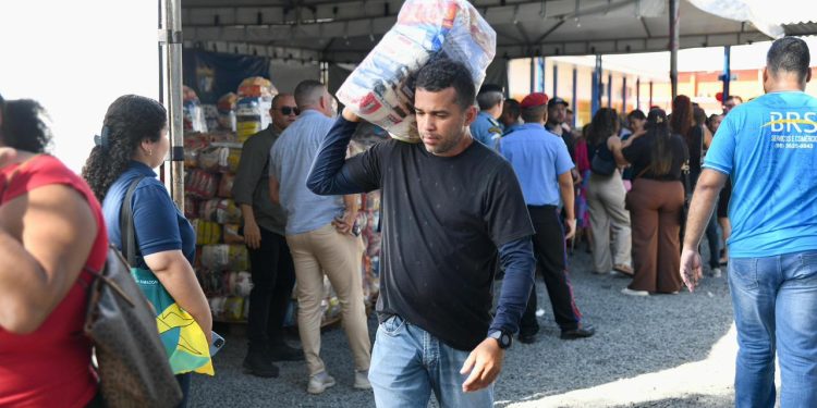 CESTA DA FAMÍLIA  Governo inicia entrega de cestas na região Norte de Roraima