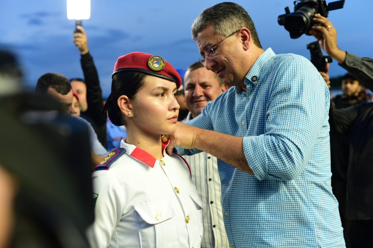 RECONHECIMENTO Mais de 700 estudantes recebem condecoração de Alamar em solenidade no Estádio Canarinho