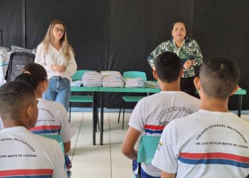Sebrae RR entrega kits do NEJ e fortalece formação empreendedora de jovens da rede pública em Roraima