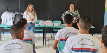 Sebrae RR entrega kits do NEJ e fortalece formação empreendedora de jovens da rede pública em Roraima