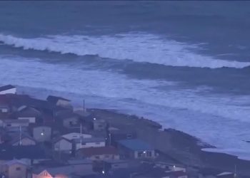 Terremoto de magnitude 7,5 atinge Japão e gera alerta de tsunami