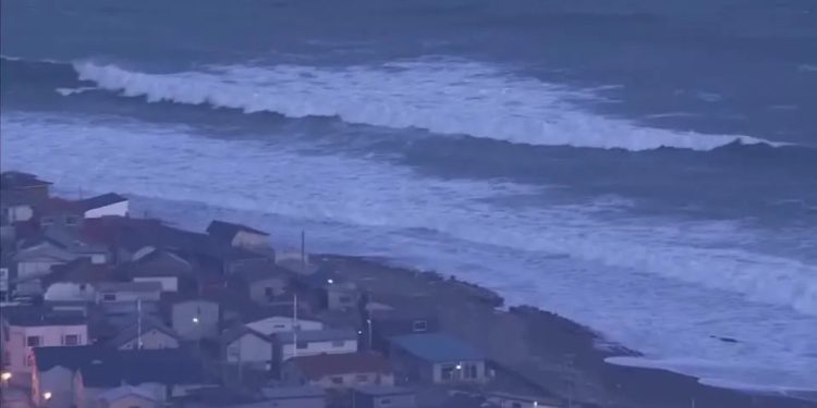 Terremoto de magnitude 7,5 atinge Japão e gera alerta de tsunami