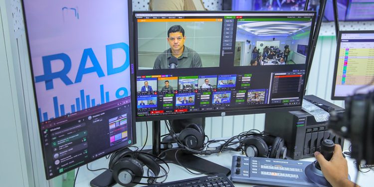 “POR TRÁS DA MANCHETE”  Desafios do jornalismo atual em pauta no podcast da ALERR nesta segunda (6)