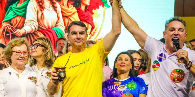 Flávio Bolsonaro registra 42,2%, contra 28,2% de Lula no Rio Grande do Sul