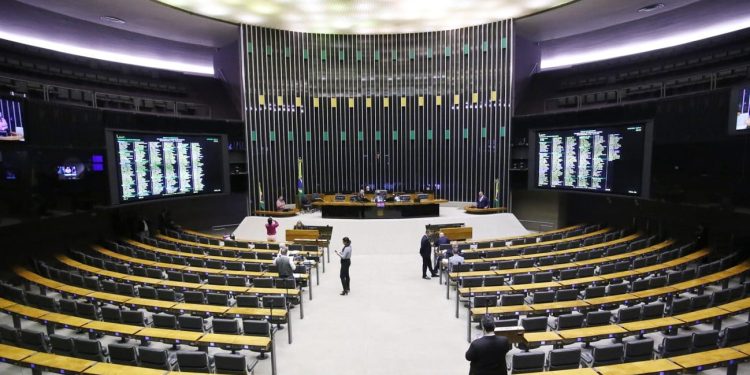 Deputados torram R$20,2 milhões com propaganda
