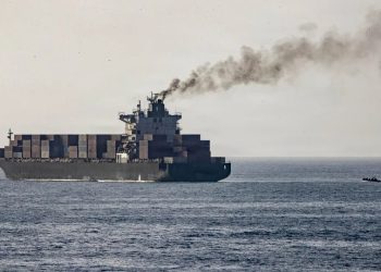 Irã ataca navios no estreito de Hormuz após Trump estender trégua
