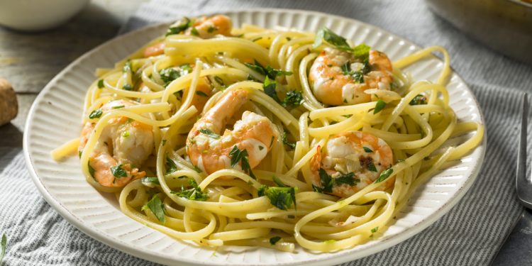 Macarrão com Camarão ao Alho e Óleo