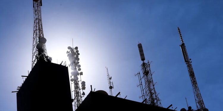 Leilão de telefonia móvel recebe oito propostas