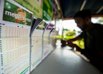 Mega-Sena pode pagar R$ 45 milhões neste sábado (9/5)