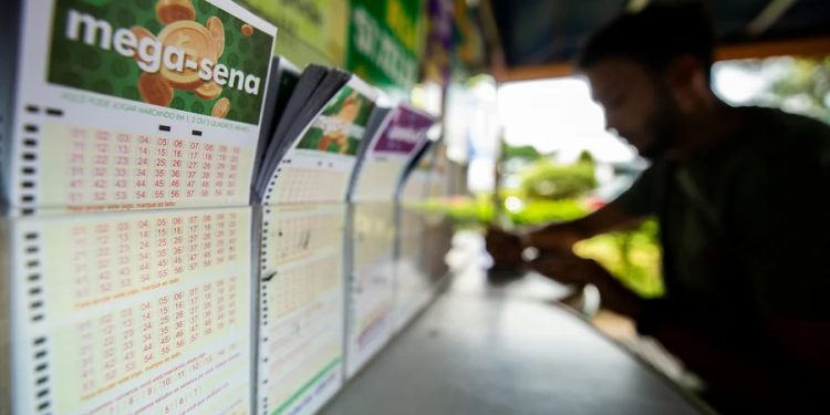 Mega-Sena pode pagar R$ 45 milhões neste sábado (9/5)