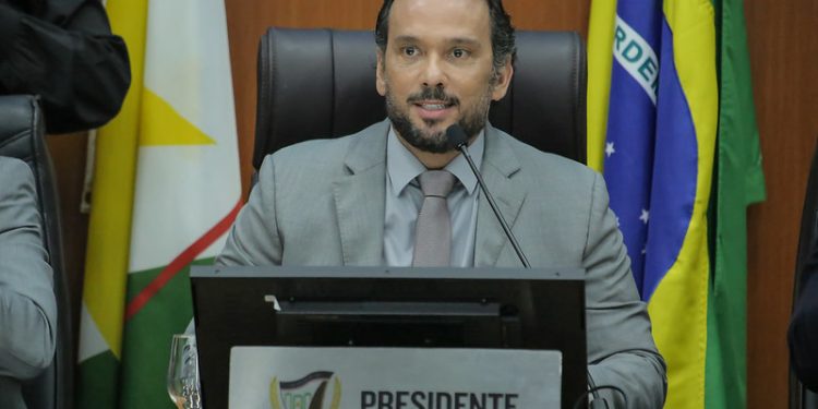 RECONHECIMENTO    ALERR homenageia defensores e servidores da DPE-RR com Comenda Orgulho de Roraima