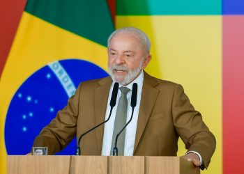 Rejeição alta faz Lula revogar ‘taxa das blusinhas’ que criou