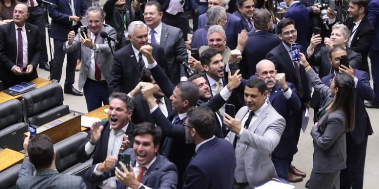 Congresso se manifesta em defesa do projeto da Dosimetria