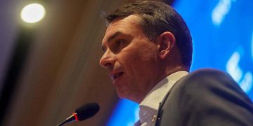 Flávio Bolsonaro acusa Moraes de articular para deixar Eduardo inelegível