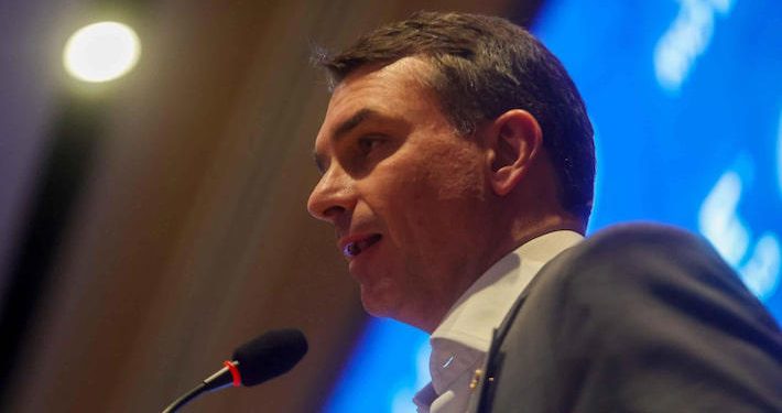 Flávio Bolsonaro acusa Moraes de articular para deixar Eduardo inelegível