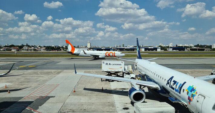 Setor aéreo reajustou passagens nove vezes desde o início da guerra, diz presidente da Azul