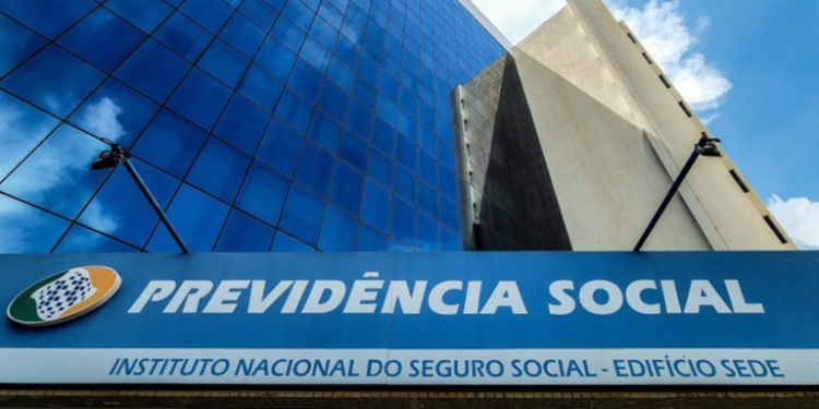 Esquema de fraudes no INSS: PF apreende R$ 287 mil em casa de servidor
