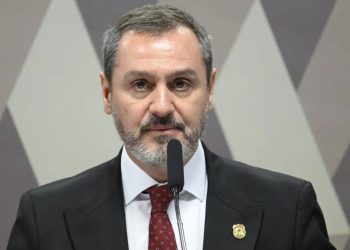 Comissão vota convite a Andrei por troca de delegado em caso sobre Lulinha