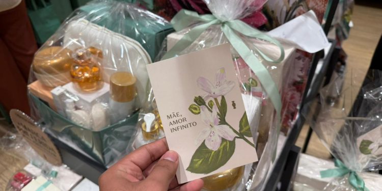 Presente especial  Sicredi orienta planejamento financeiro para evitar dívidas com presentes de Dia das Mães em Roraima