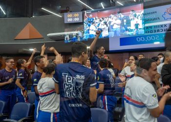 CONEXÃO FINANCEIRA Estudantes que participaram de projeto da ALERR recebem premiação