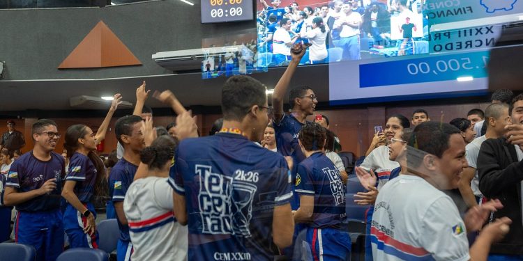 CONEXÃO FINANCEIRA  Estudantes que participaram de projeto da ALERR recebem premiação