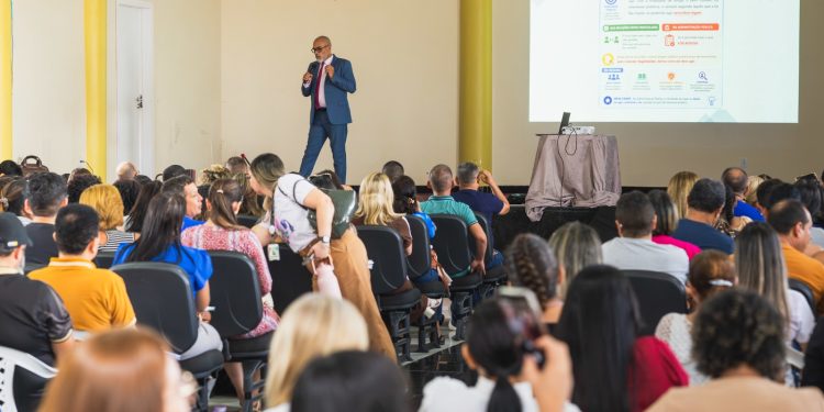 Escolas da Rede Municipal de Ensino recebem formação voltada à gestão participativa e transparente