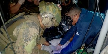 Dois Helicópteros do Comando Conjunto Catrimani II realizam evacuação aeromédica noturna em Terra Indígena Yanomami