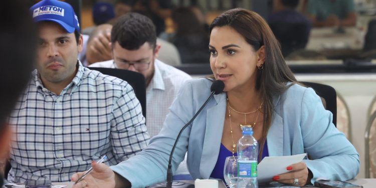 Deputada Joilma Teodora solicita reativação da Escola de Música do Estado   