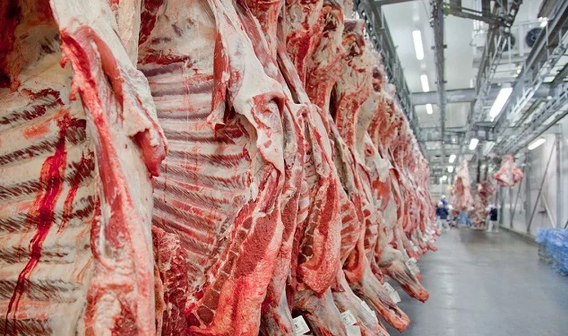 União Europeia veta importação de carne do Brasil; entenda