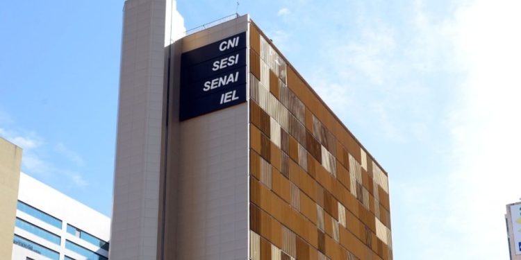 CNI acusa Lula e Hugo Motta de acelerar fim da escala 6×1 por interesse eleitoral