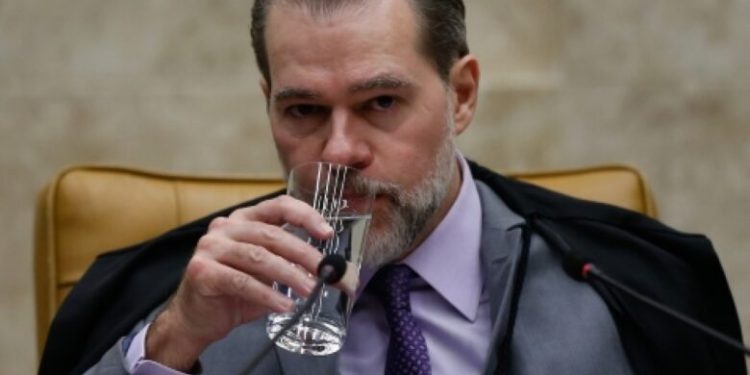 Toffoli Suspendeu Investigação contra Advogado Apontado como “Figura Instrumental” de Vorcaro — Mesmo após Deixar Relatoria do Caso Master