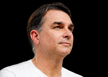 Atlas/Intel é acusada de manipulação por reproduzir áudio entre Flávio e Vorcaro em pesquisa eleitoral