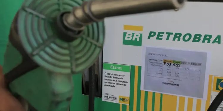 Petrobras anuncia reajuste da gasolina; veja quanto pode subir nos postos