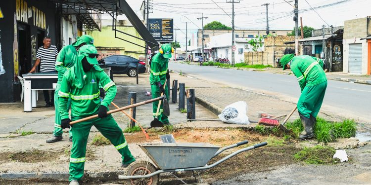 Prefeitura inicia a semana com ações de limpeza em diversos bairros de Boa Vista