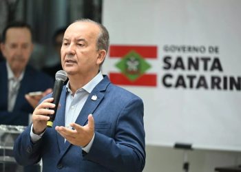 Jorginho denuncia Lula na PGR por insultar catarinenses de ‘racistas’