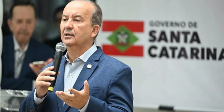 Jorginho denuncia Lula na PGR por insultar catarinenses de ‘racistas’