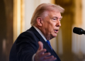 Trump ameaça bombardear o Irã se o país “não se comportar”, às vésperas de acordo de paz