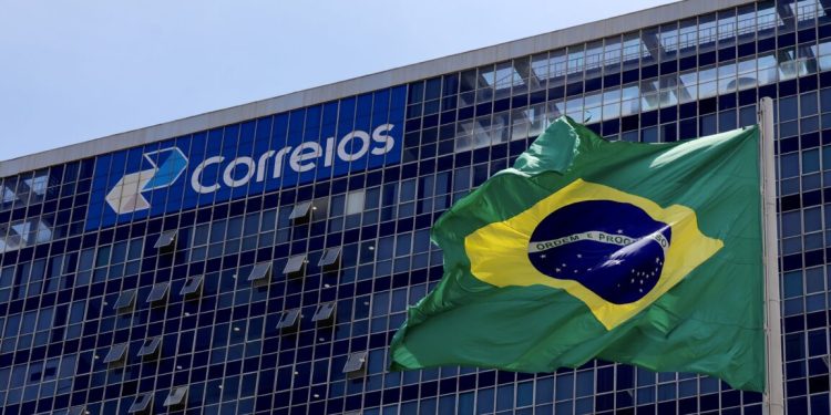 Com prejuízo previsto de R$ 10 bi em 2026, Correios preparam demissão voluntária de 7 mil funcionários