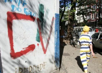 CV invade condomínios e cobra R$ 300 de taxa a moradores no RJ