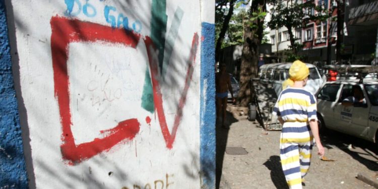 CV invade condomínios e cobra R$ 300 de taxa a moradores no RJ