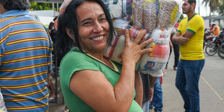 CESTA DA FAMÍLIA  Programa terá entrega domiciliar e consulta sobre novo formato do benefício