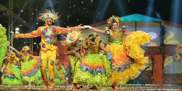 Quadrilhas abrilhantam o tablado na segunda noite de disputa pelo título de campeã do Grupo Especial