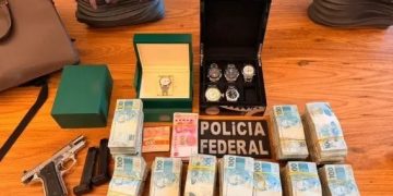 PF desmonta esquema de corrupção envolvendo ex-chefe da Receita Federal em SC