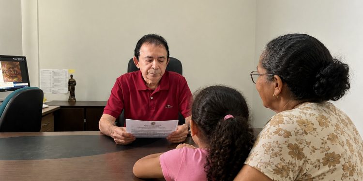 DPE-RR garante guarda de menina não registrada pelo pai à avó paterna que a criou
