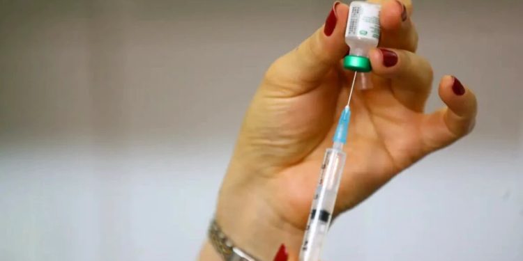 Vacina suspensa pelo SUS foi aplicada em 500 mil pessoas