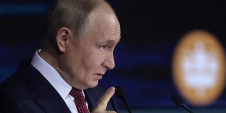Putin admite impacto de ataques de Kiev, e tensão cresce