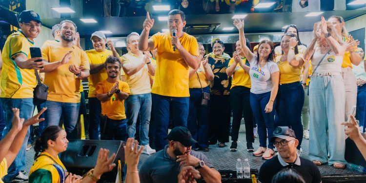 Sampaio e Tayla arrastam multidão no Pintolândia e Equatorial no último comício da campanha