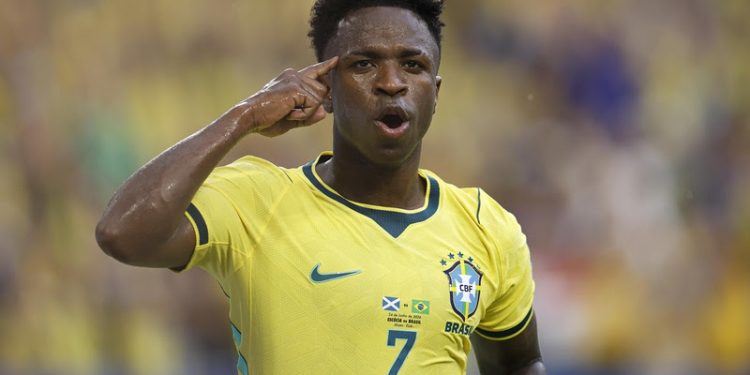 Vini Jr. supera Tostão e Ronaldo na média de participações diretas em gols em Mundiais; veja ranking histórico