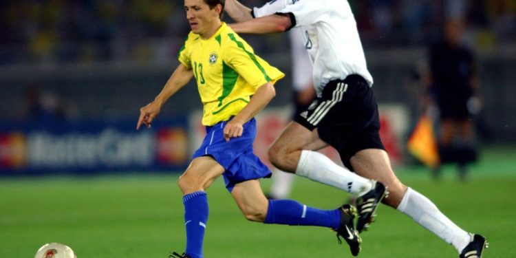 A oito dias da estreia do Brasil na Copa do Mundo, pentacampeão Juninho liga o alerta para jogo contra o Marrocos
