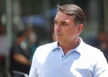 Embaixada vai acompanhar audiência do tarifaço com Flávio Bolsonaro